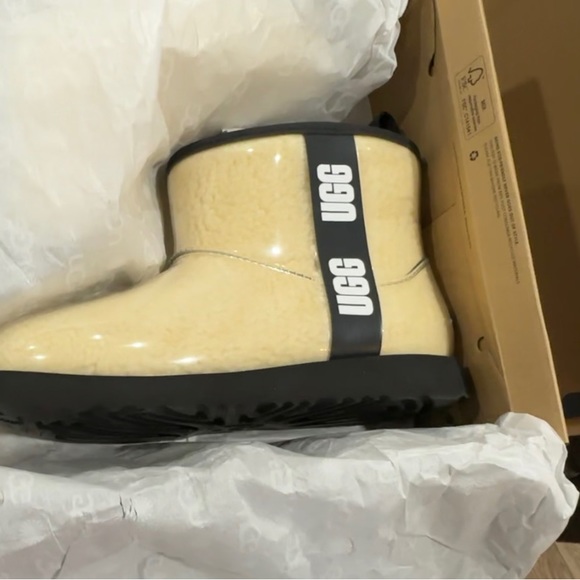UGG Shoes - CLASSIC CLEAR MINI WOMEN SIZE 6